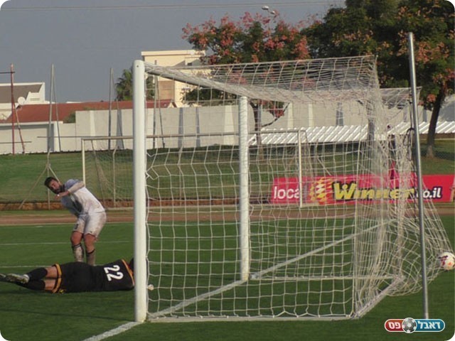 אלנתן סלמי כובש (שקד מורג)