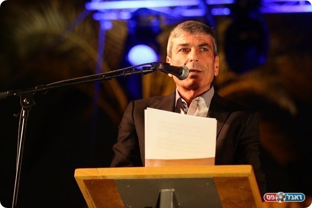 הינחה את טקס הפתיחה. משה פרימו (שלומי גבאי)