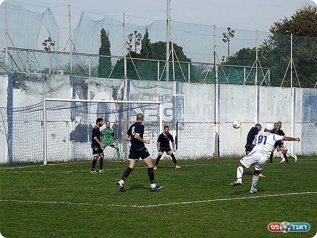 צדק מנסה מרחוק (צילום: אייל אורן)
