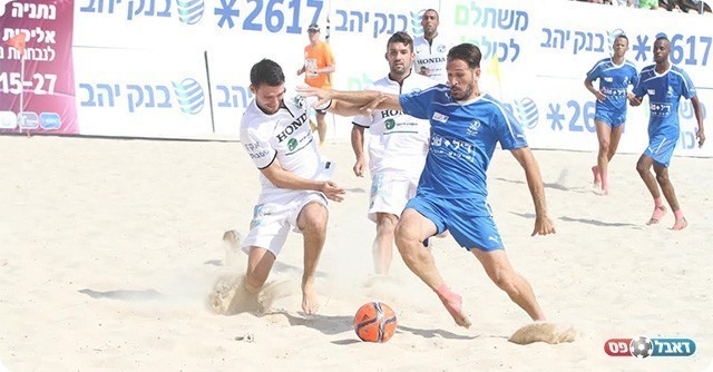 צחי אילוז במאבק על הכדור (שלומי גבאי)