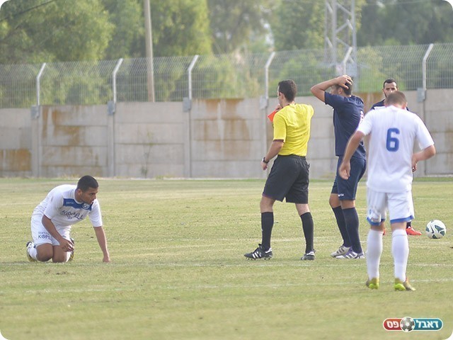 קאדח תופס את הראש. על מה בדיוק? אדום מוצדק לבלם! (ארנון לוי)