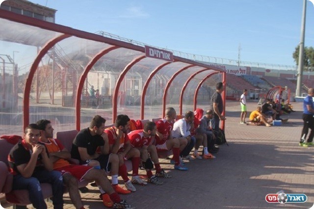 שמחה גדולה אצל האדומים. ספסל קאסם (לוטפי עיסא)