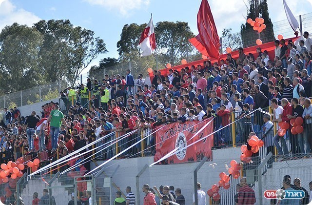 הקהל של באקה (ארנון לוי)