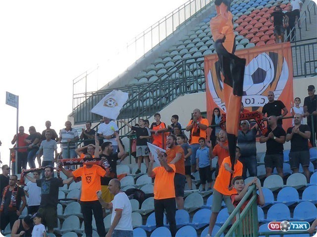 הקהל של נס ציונה (אלי שמואלי)