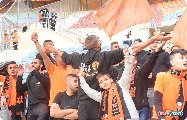 הקהל של קריית מלאכי (לאה גורליק המקור קריית מלאכי)