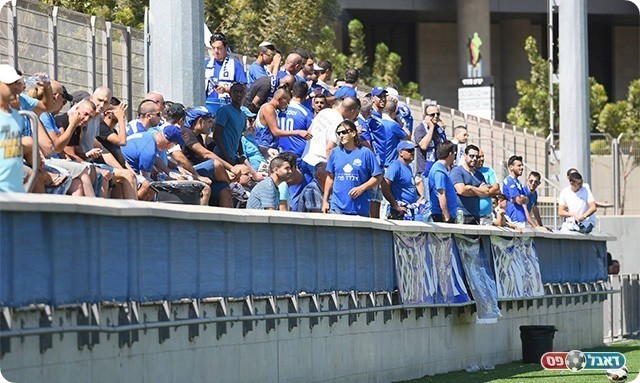 הקהל של שעריים (רונלדי ברנשטיין)