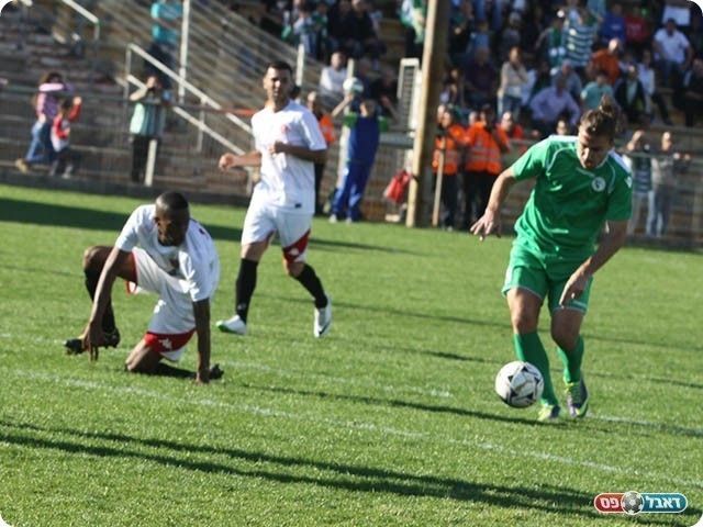 צמד שערים שלו, מיכאל קירטבה (צילום: שלומי גבאי)
