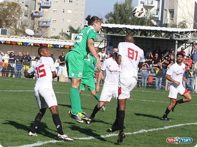 קירטבה נוגח (צילום: שלומי גבאי)