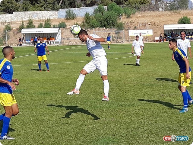 שחקני קריית גת והרצליה (הלב הצהוב MKG)