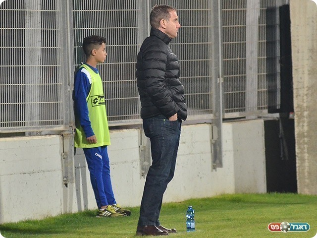 מאמן הרצליה. תומר קשטן (ארנון לוי)