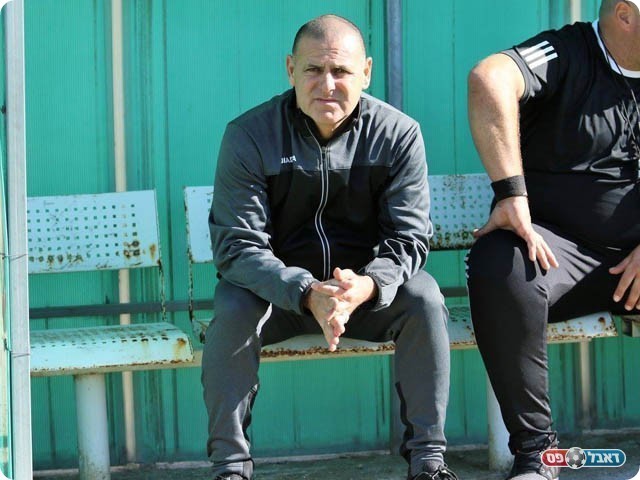 מאמן באקה רונן ויינשטיין (עודד חסין)