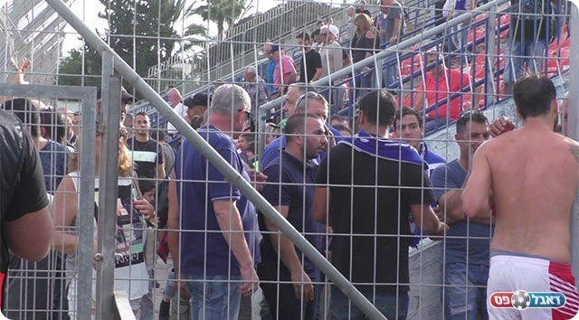 רותחים מזעם. אוהדי שעריים (שקד מורג)