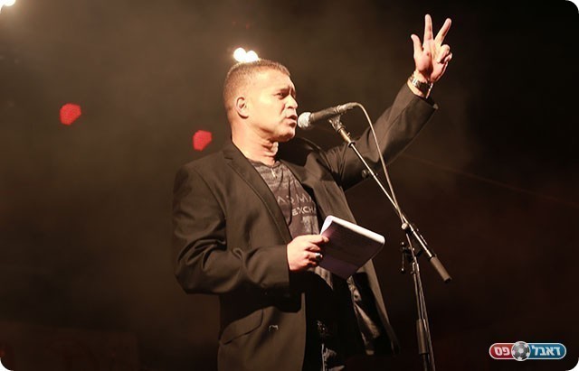 מנחה האירוע. רז זהבי (עדי מלול)