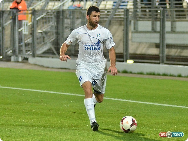 שחקנה של גבעת אולגה, רז קדושים (ארנון לוי)