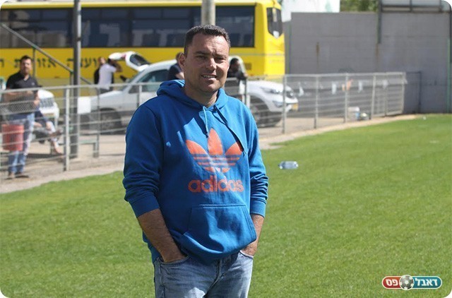 מאמן חדרה. רון קלר (שלומי גבאי)