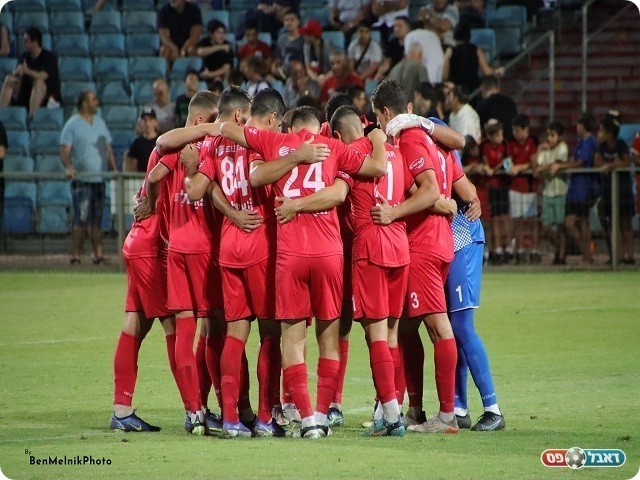 לא מלקקים דבש. שחקני הפועל רעננה (בן מלניק)