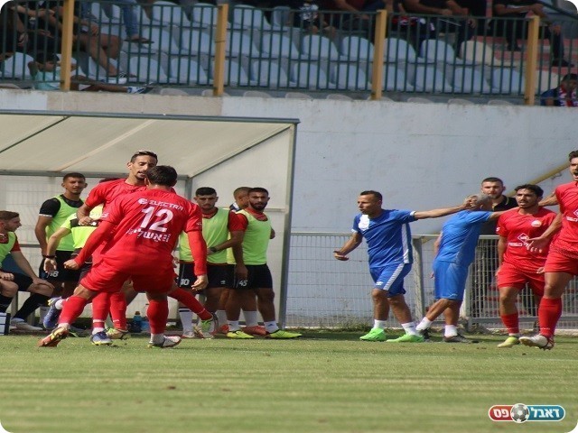 עם מאמן חדש על הקווים, זה ייראה שמח גם בסיום המשחק? שחקני רעננה (דאפר מאחמיד)