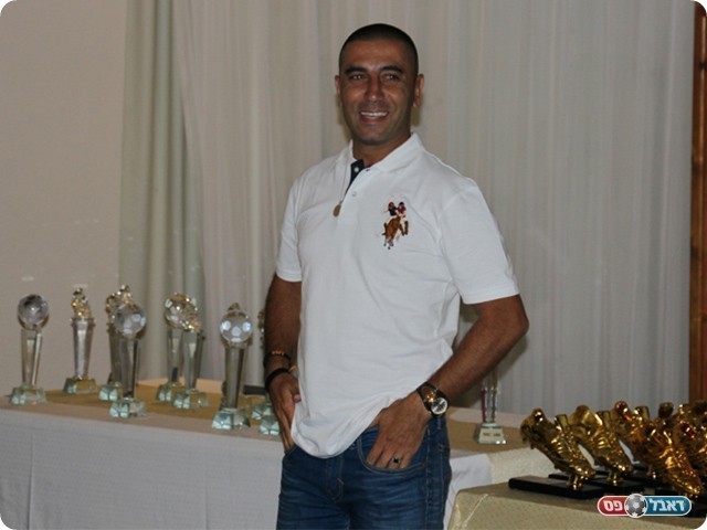 מאמנה החדש של טבריה, רפי בוסקילה (עודד חסין)