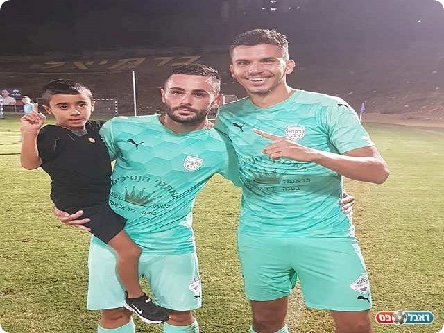 כוחות הכיבוש של כרמיאל. שחף ספיר (מימין) ואליהו דרעי חוגגים (מדיה הפועל כרמיאל)