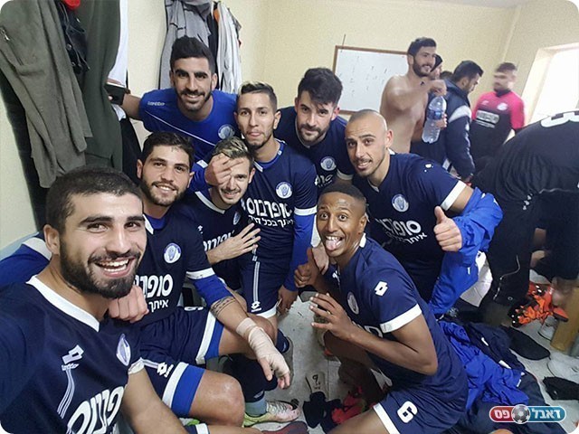 שחקני טבריה בחדר ההלבשה (פייסבוק)