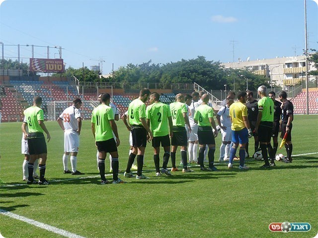 שחקני שתי הקבוצות (אלי שמואלי)