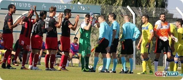 שחקני שתי הקבוצות (לירן דורף)