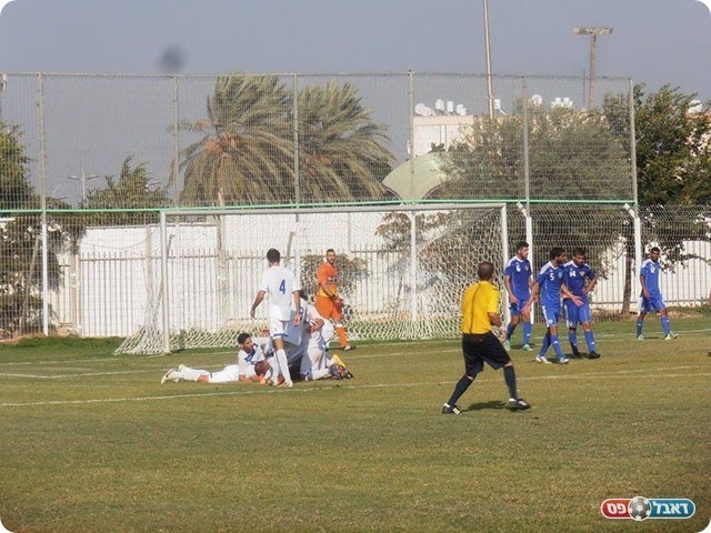 שחקני אתא חוגגים (דור היקה)