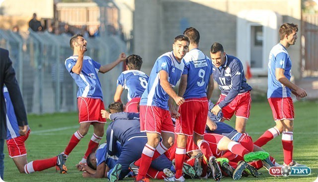 שחקני באקה חוגגים (וואסים מוואסי)
