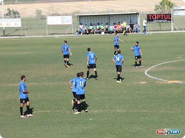 שחקני בית שאן חוגגים את השער של אוחיון (חיים ג'ורנו)