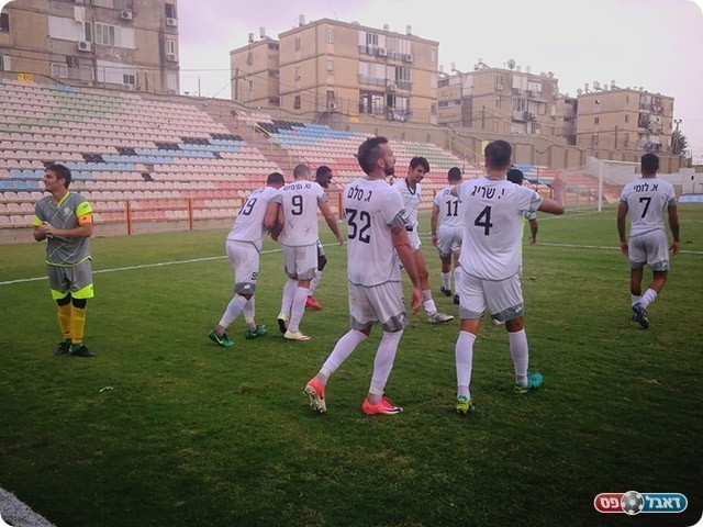 שחקי הכח חוגגים (אפי אוחנה)