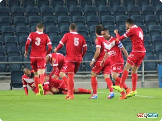 שחקני הפועל ירושלים חוגגים (עודד חסין BEST BALL)