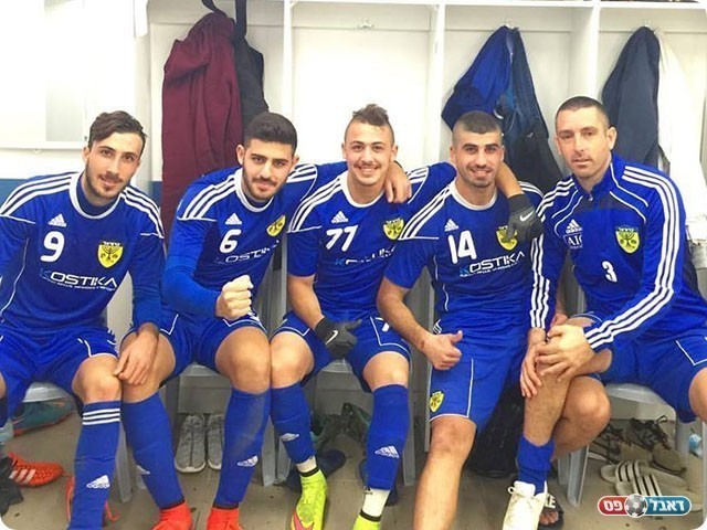 שחקני כרמיאל לאחר הניצחון