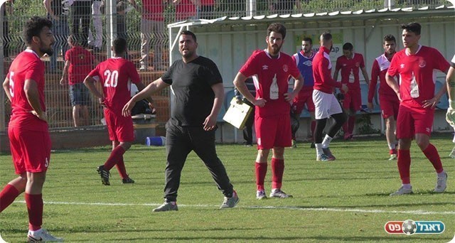 שחקני מרמורק יחד עם מני סויסה מאמנם (שקד מורג)