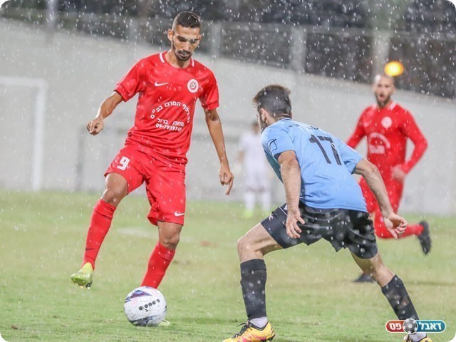 שלום אדרי בגשם שוטף (נזיה סולטאן)