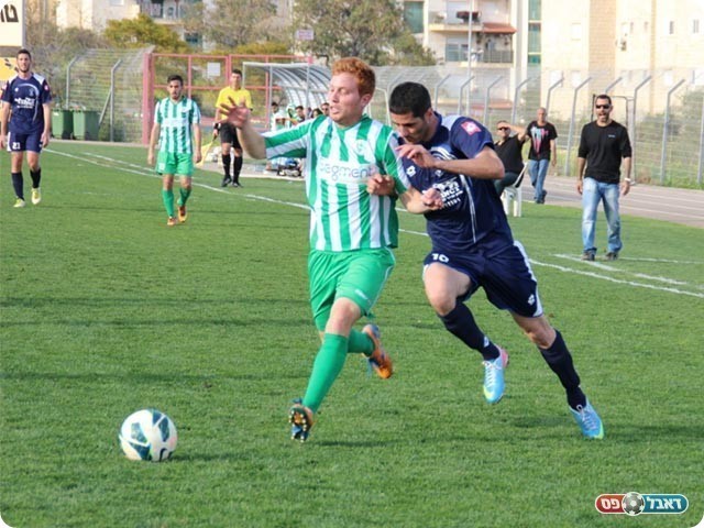 שלום עקביא עם כווז (צילום: עודד חסין)