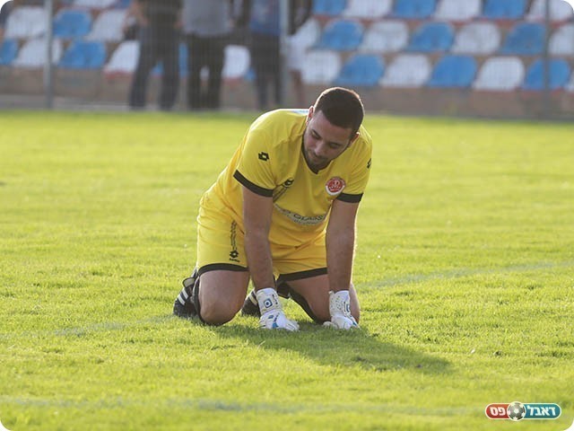 תצוגה של איש אחד. שלומי אזולאי (עדי מלול)