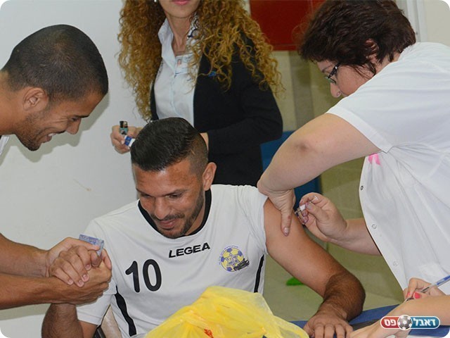 חייב להחזיק את היד, שלומי משה (ולדי מויסוייב, הפייסבוק הרשמי של קרית גת)