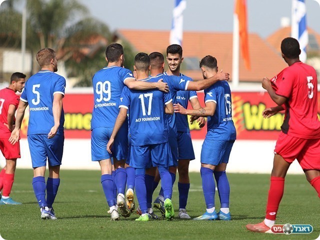 החגיגות של שחקני כפר קאסם (מוחמד סרסור)