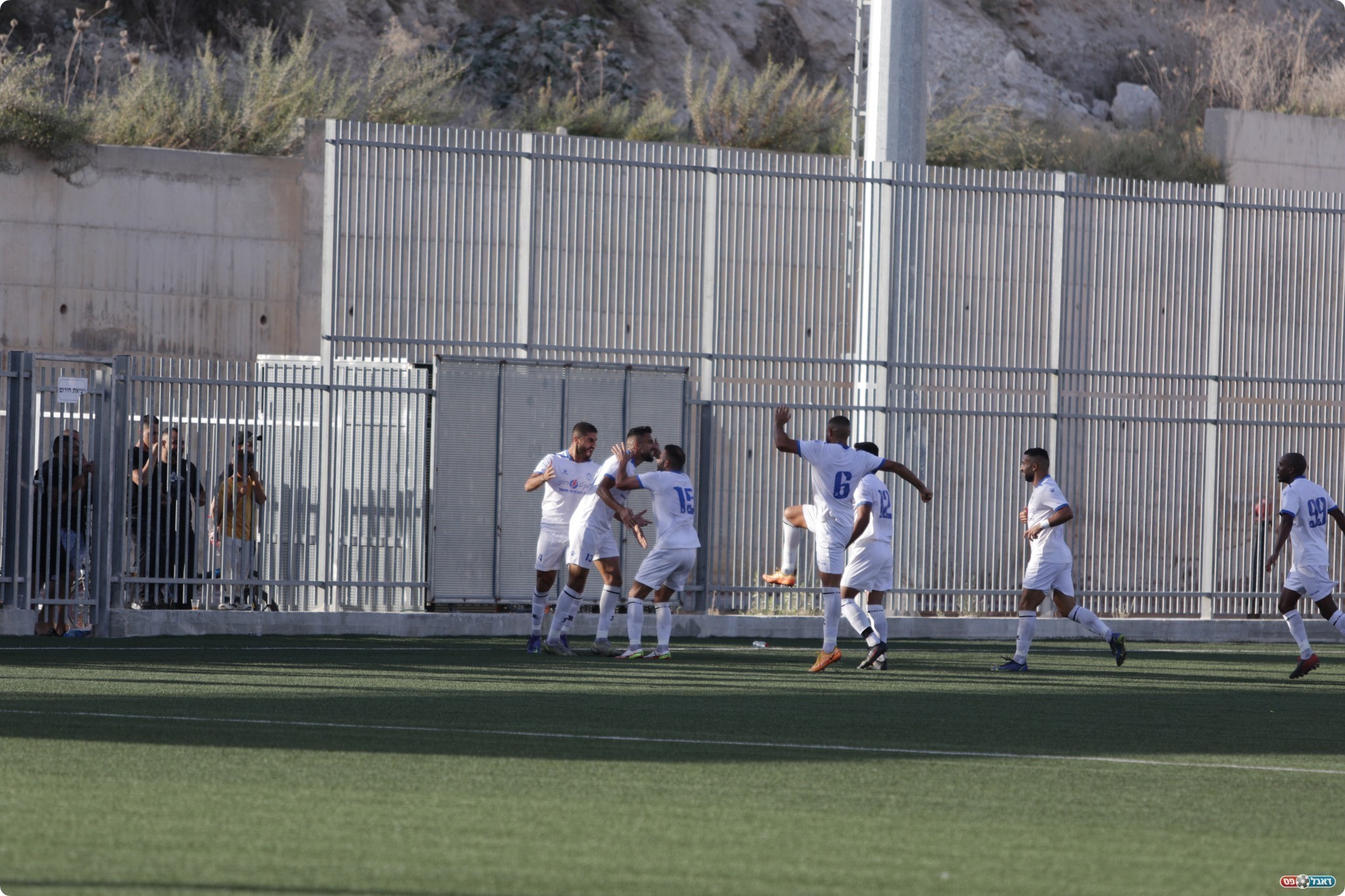 שחקני שפרעם חוגגים את השער (דאפר מחאמיד)