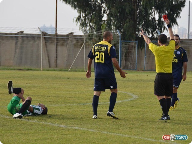 שריקי רואה את האדום (אימן נסר אלדין)