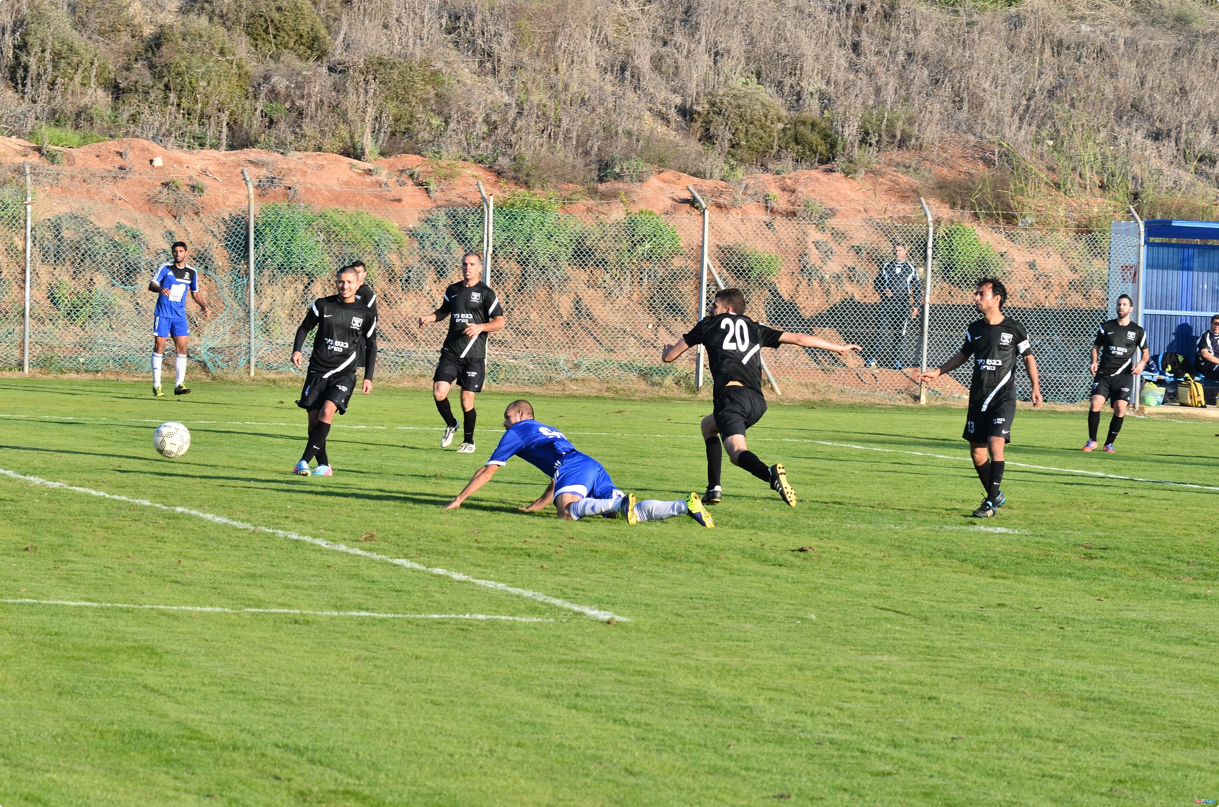 קובי שריקי כובש את השני (צילום: ארנון לוי)