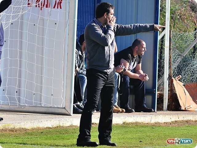 מאמן נהריה תומר אסולין (צילום: ארנון לוי)