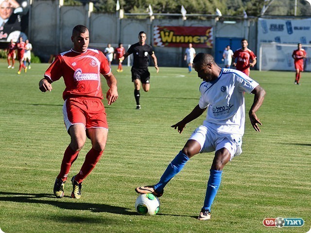 דניאל טסאוו (בלבן) מול עתאמה בוטרוס (ארנון לוי)