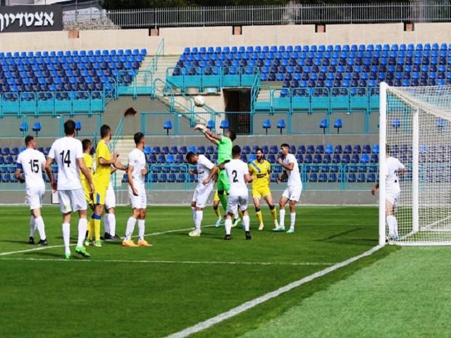 הבטיחו את המטרות שלהן רק בשלהי המשחק. שחקני אום אל פאחם ונווה שאנן (דאפר מאחמיד)