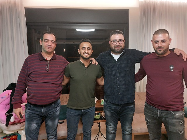 מעבר מפתיע. אדהם נוג'ידאת במעמד החתימה בהפועל בועיינה