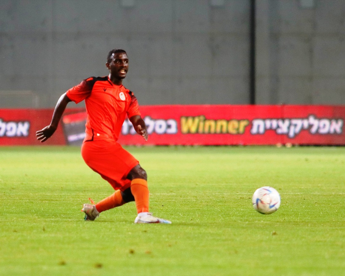 שופע בהכרת הטוב ובהכרת תודה. אייל אינברום במדי כפר שלם (בן מלניק)