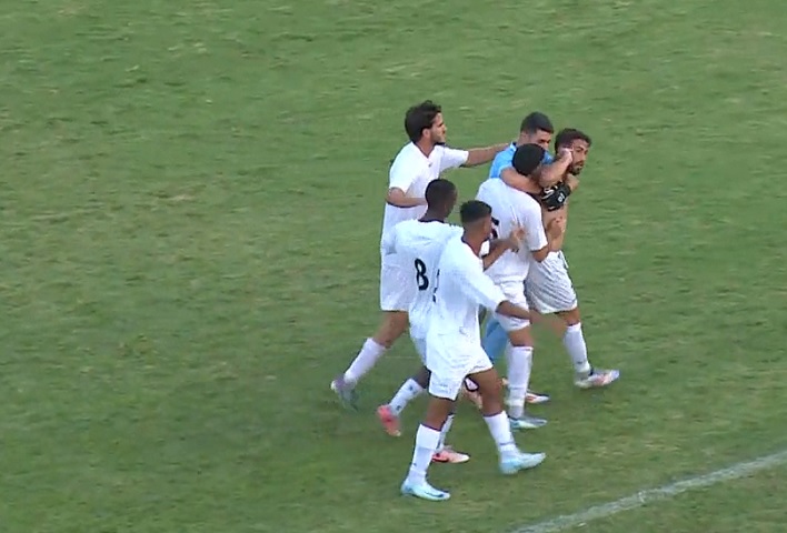 שחקני אשדוד חוגגים ניצחון דרמטי במיוחד