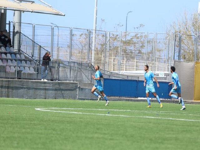 הרבה רגעים יפים היו לקבוצה מהקריות. שחקני אתא ביאליק חוגגים כיבוש שער (דאפר מאחמיד)