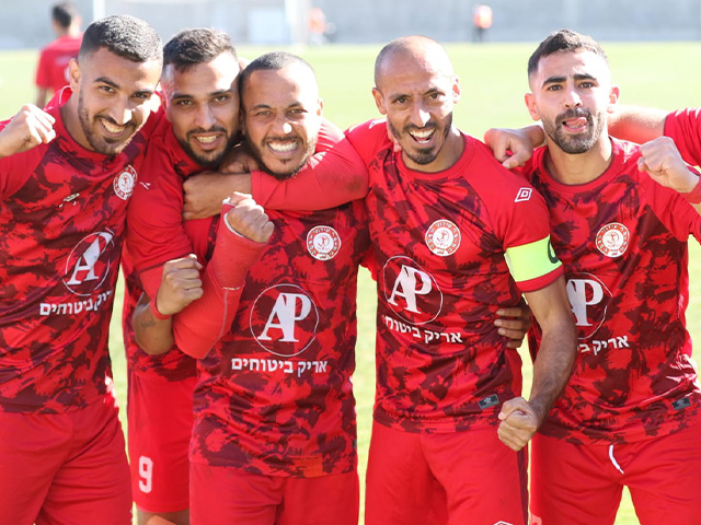 תצוגה של שחקני באקה (וואסים מוואסי)