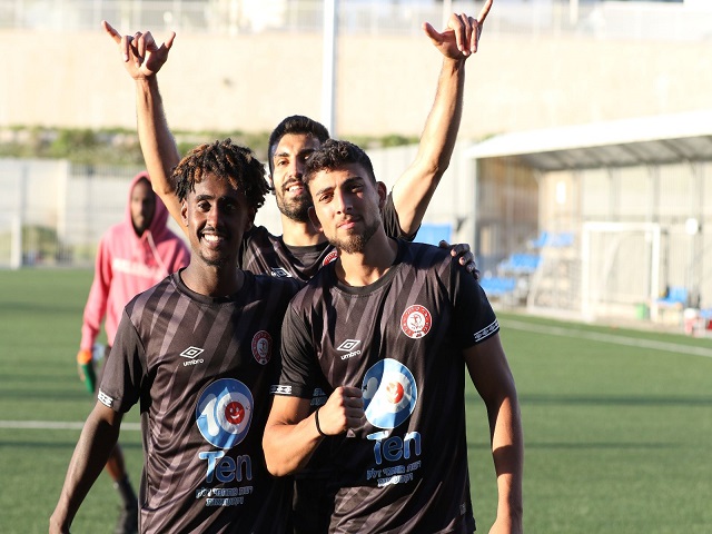 שמרו על ספורטיביות. שחקני בקה חוגגים (וואסים מואסי)